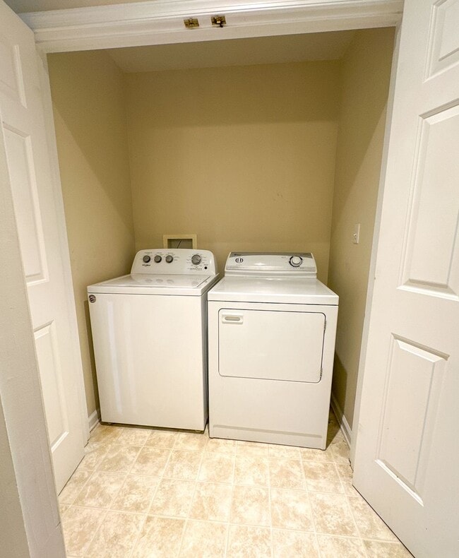 Building Photo - Beautiful 3bed 2 Bath Lake Monticello Rental