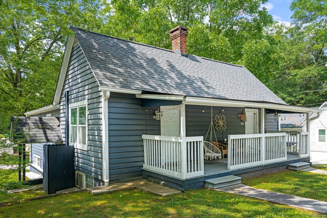 Building Photo - Hapeville - 724B