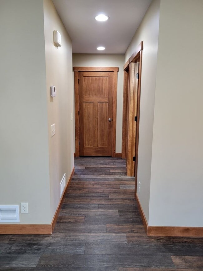 Building Photo - One Level Townhouse