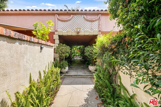 Building Photo - 1448 Laurel Ave