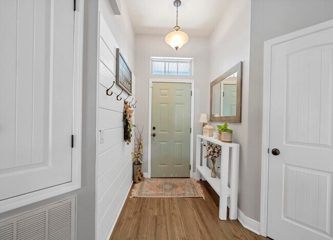 Building Photo - 8390 Island Dr