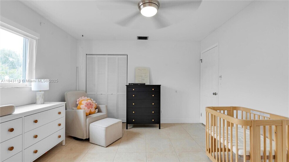 Building Photo - 1831 SW 98th Ter
