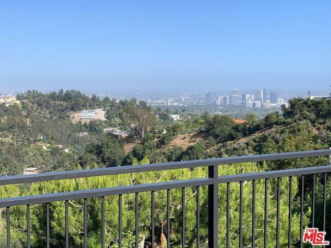 Building Photo - 1256 Stradella Rd