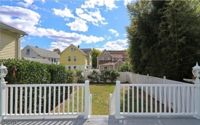 Building Photo - 321 South Ave