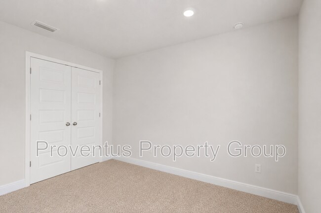 Building Photo - 5724 Sandy Walk St