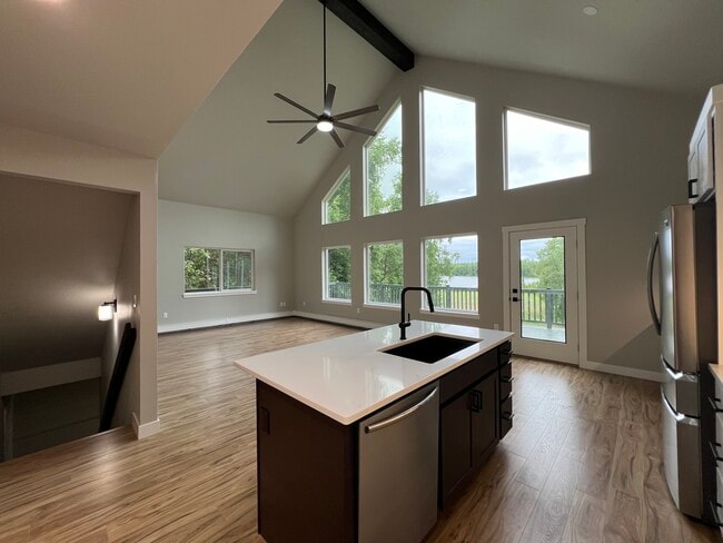 Building Photo - 3151 N Edgewater Dr