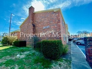 Building Photo - Townhouse Condo w/Pool Access!