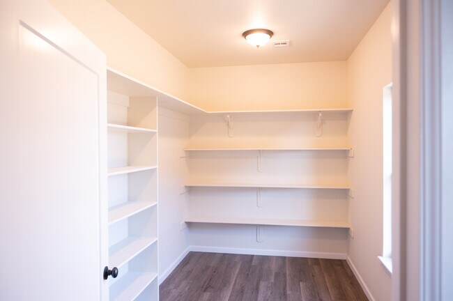 Building Photo - 8542 Spring Creek Ln