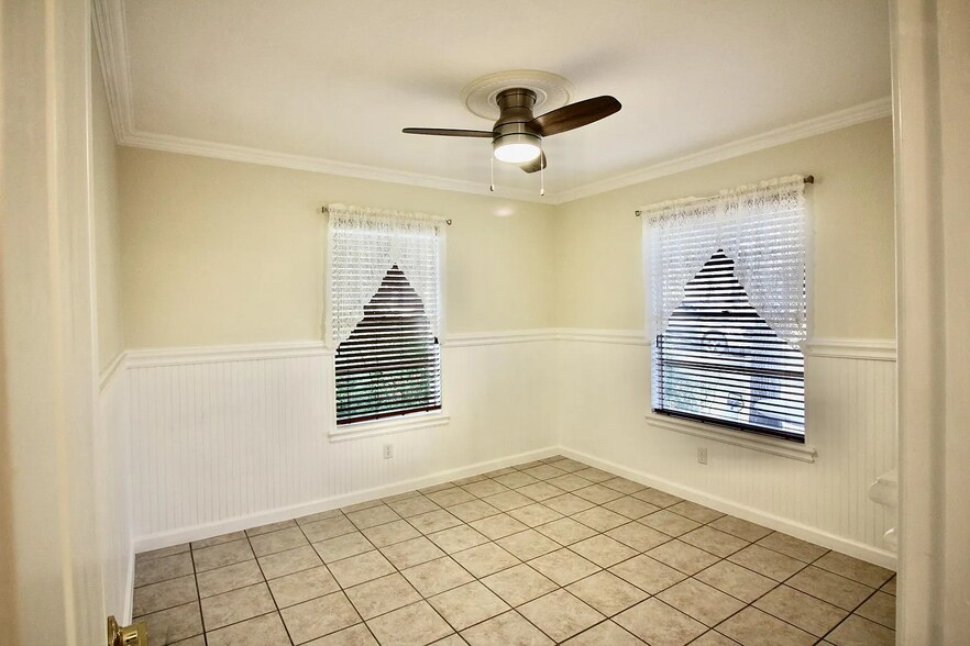 Building Photo - 805 Hazelton St