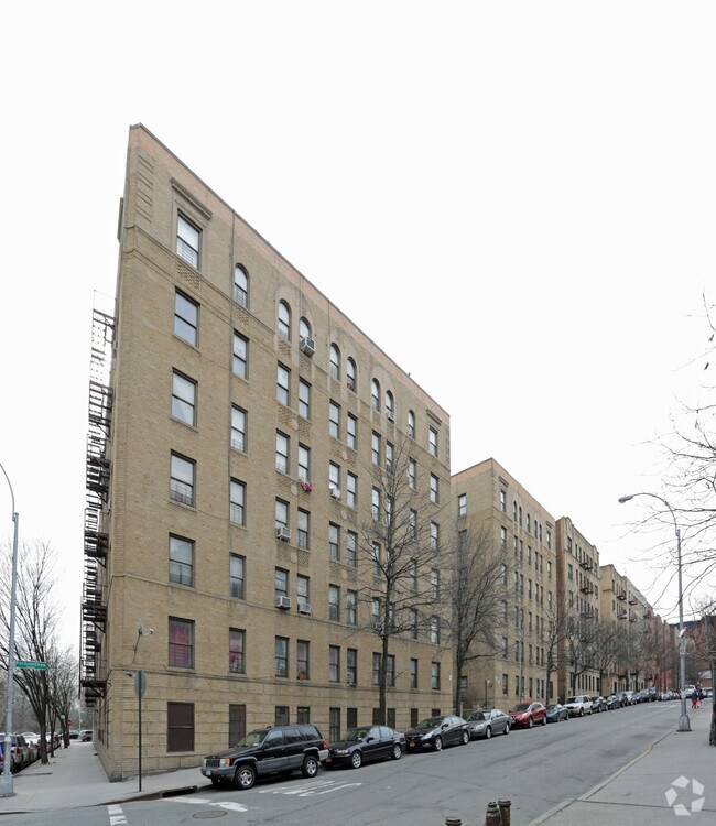 Building Photo - Phyllis Court