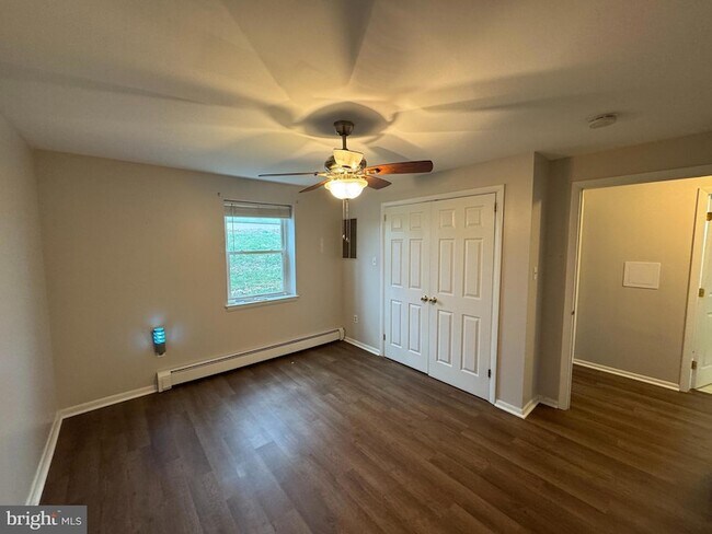 Building Photo - 315 Walnut Ct Way