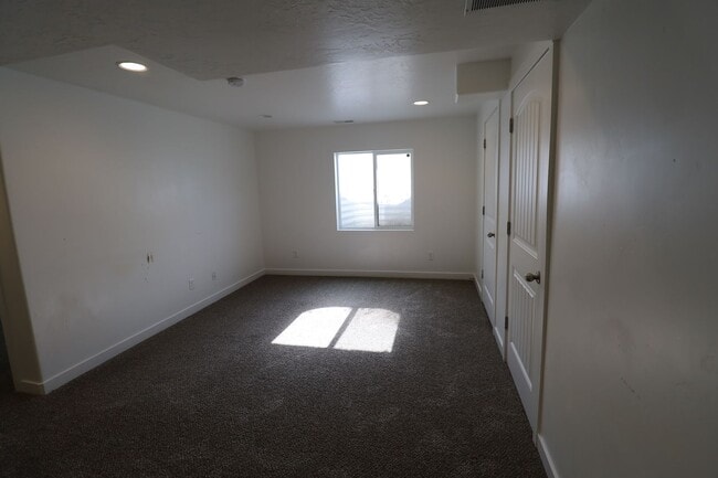 Building Photo - Beautiful Legacy Farms Home