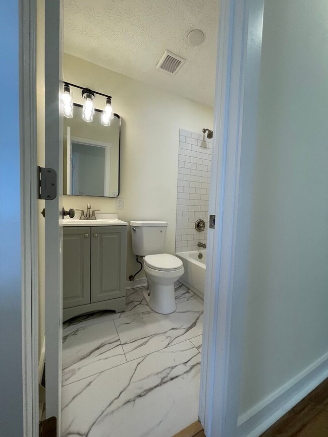 Building Photo - Charming Remodeled 3BR Home with Modern Finishes and Spacious Fenced in Yard