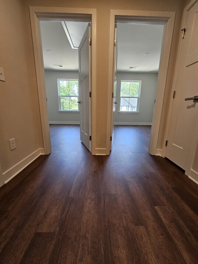 Building Photo - 53 Connaught Ct