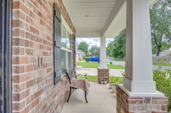 Building Photo - Spacious Cottage-Style Home Near UWF, Navy Federal & West Florida Hospital with Private Upstairs ...