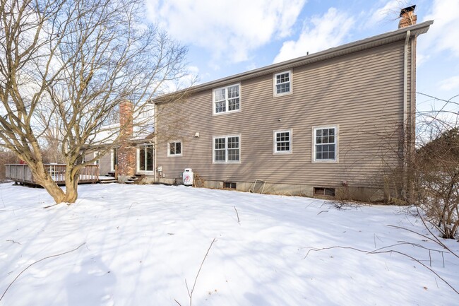 Building Photo - Beautiful 5 bedroom, 2.5 Bath Cape