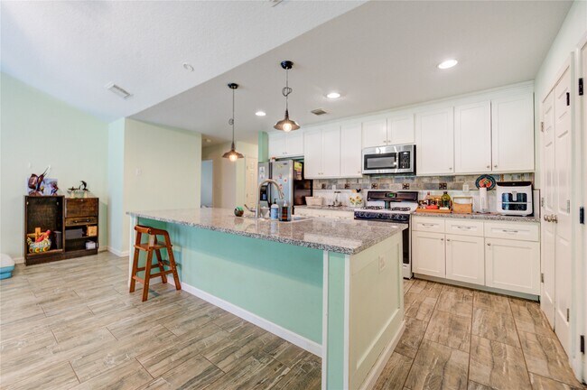 Building Photo - 3530 Kentwood Dr