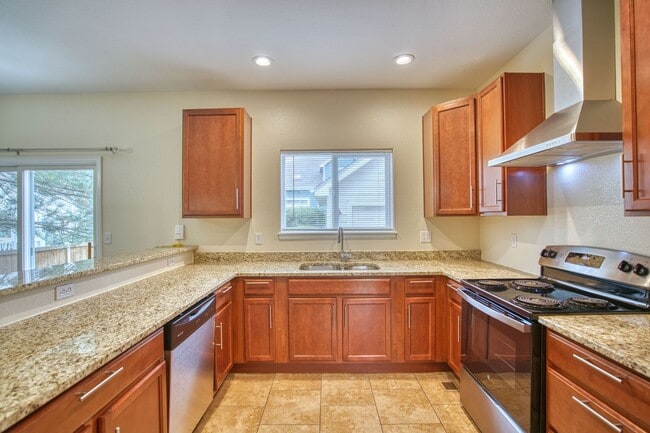 Building Photo - Charming Mill Village 3Bed/3Bath Home with...