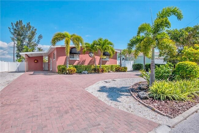 Building Photo - 2173 W Vina Del Mar Blvd