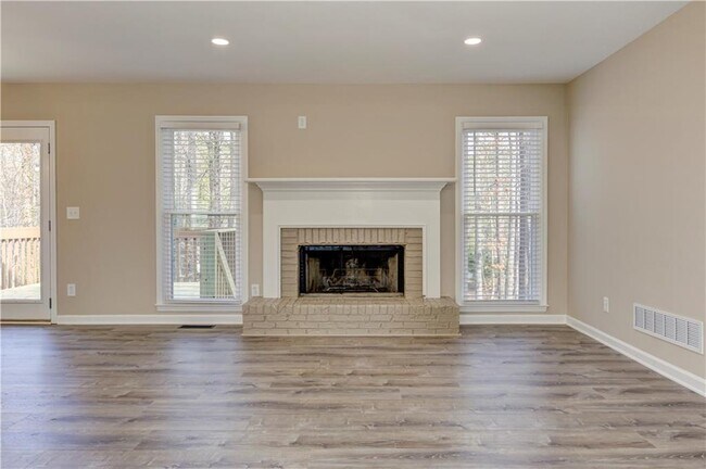 Building Photo - 637 Wedgewood Dr