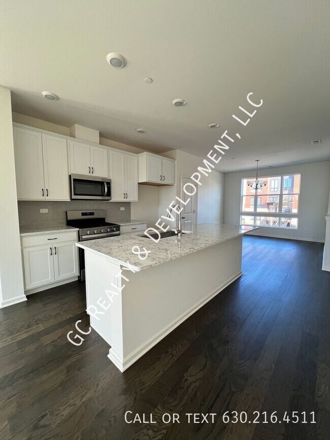 Building Photo - ***MOVE IN SPECIAL - 1/2 MONTH FREE RENT! ...