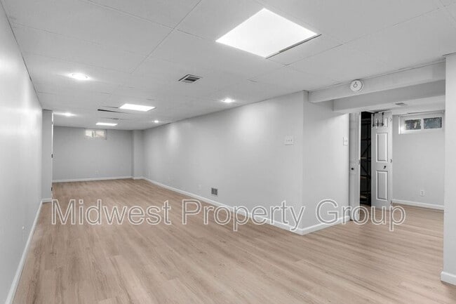 Building Photo - 1450 Tahoe Dr