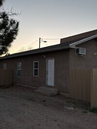 Building Photo - 213 S Ave E