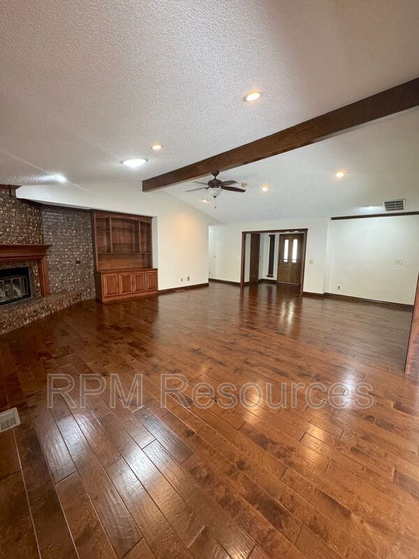 Building Photo - 12000 Hollyrock Dr