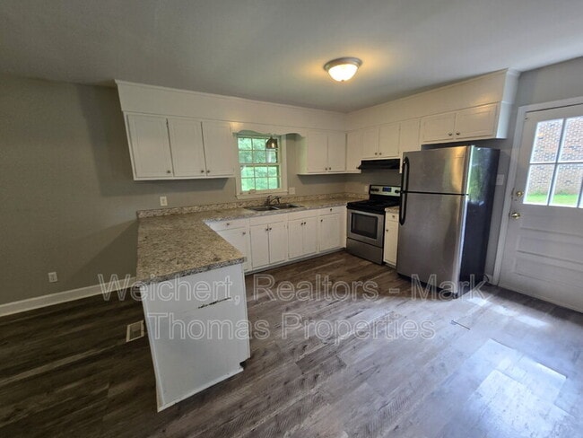 Building Photo - 4126 Chaucer Dr