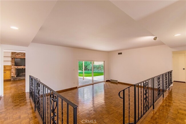 Building Photo - 13104 Magnolia Blvd