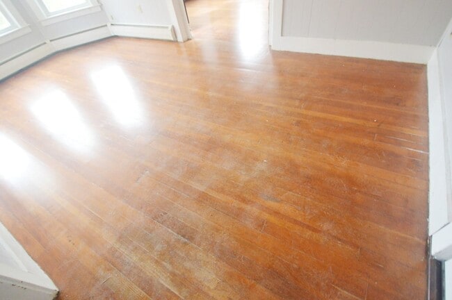 Building Photo - 38 Cascade St