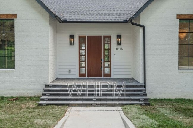 Building Photo - 541 Skyview Dr