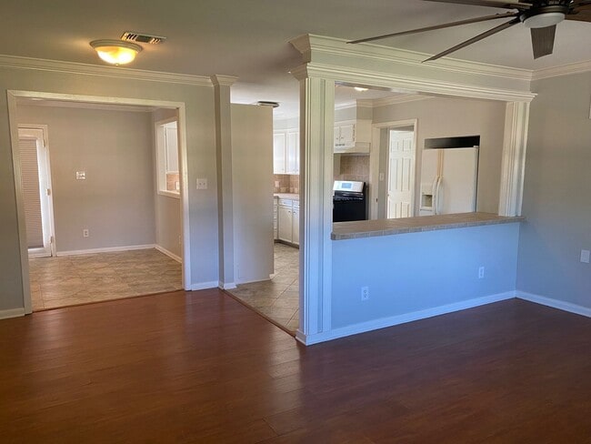 Building Photo - 3BR in Broadmoor