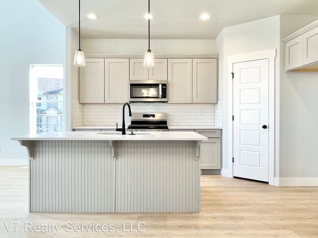 Building Photo - 3 br, 2.5 bath House - 4306 W. Silver Peak...