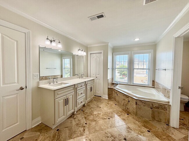 Building Photo - Gorgeous Beach View Home