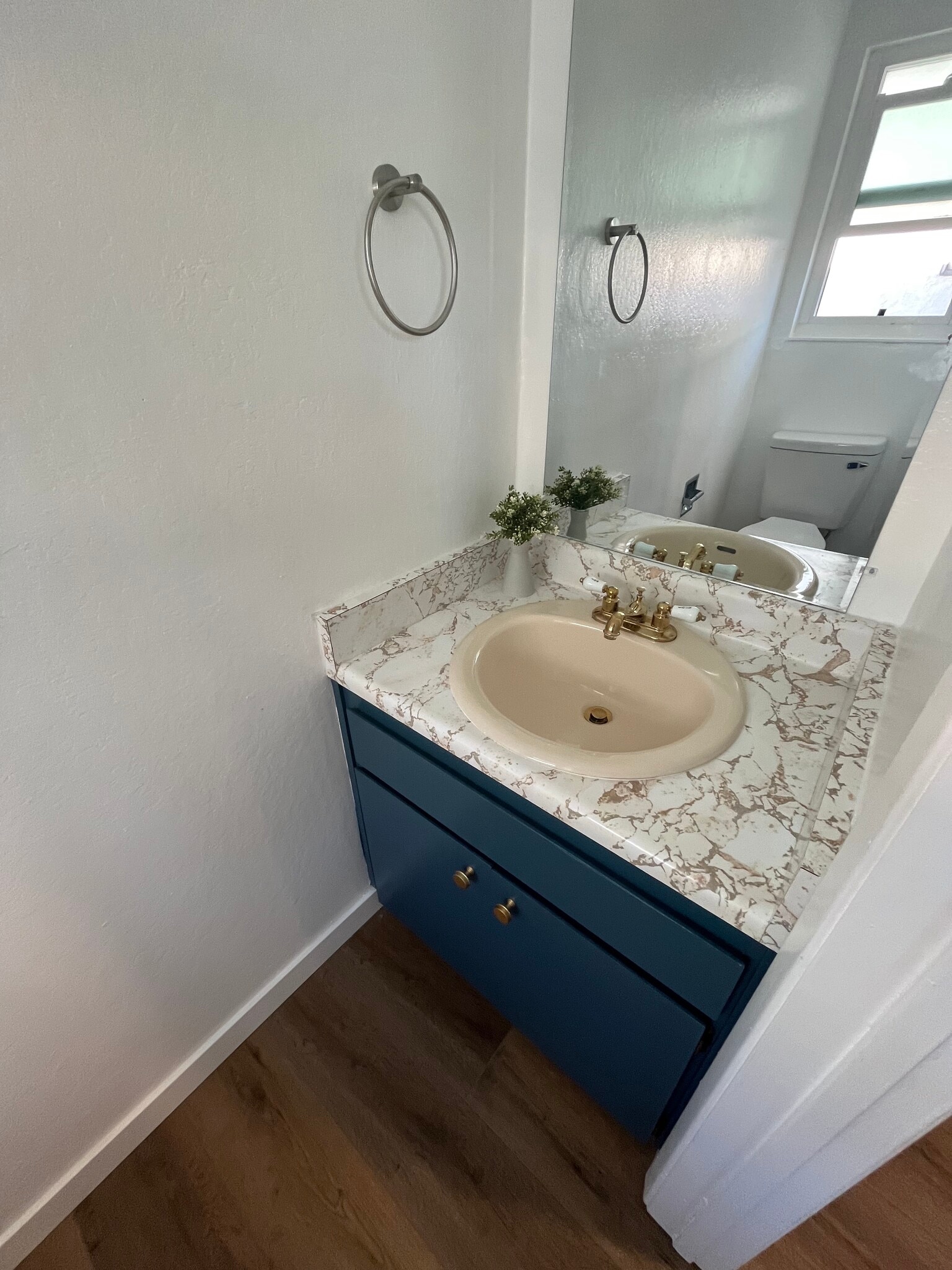 half bathroom - 1073 W L St
