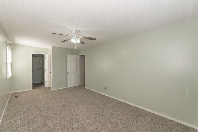 Building Photo - 2285 Hill House Rd