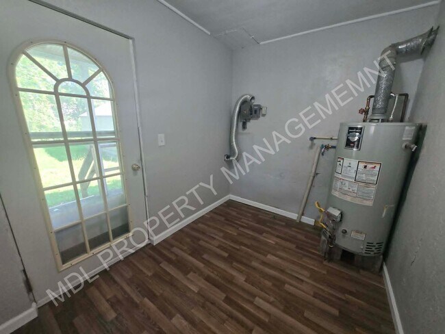 Building Photo - 3-Bedroom House in Saginaw