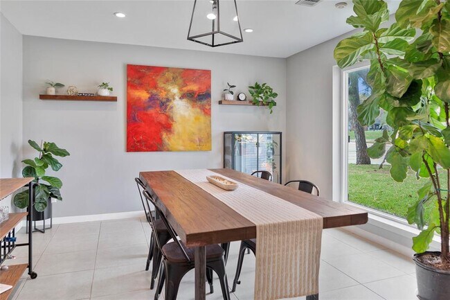 Building Photo - 9655 Meadowland Dr