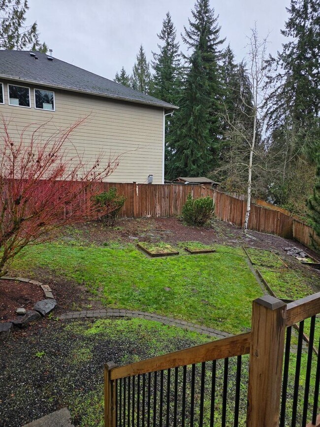 Building Photo - Beautiful 3-Bed Home with Private Yard and Modern Upgrades