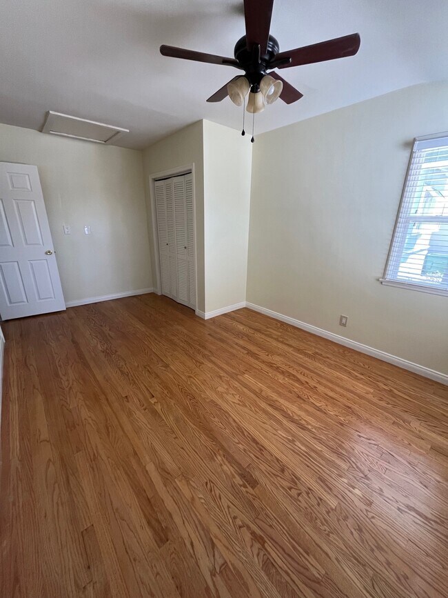 Building Photo - 9320 Odessa Ave