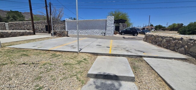 Building Photo - 2635 Idalia Ave