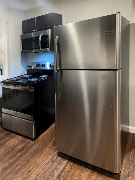 Kitchen Appliances - 3415 McFarlan Rd