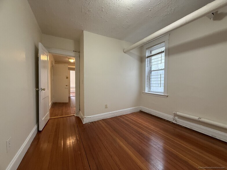 Building Photo - 528 Cambridge St