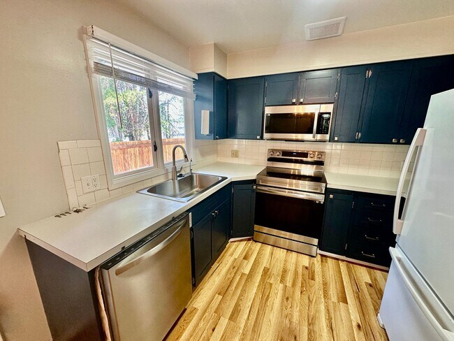 Building Photo - New on the Market!
