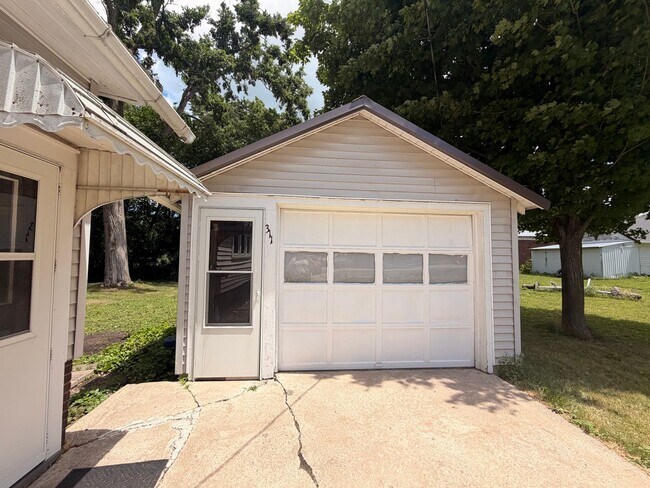 Building Photo - 2 Bedroom Home in Palmer! $750