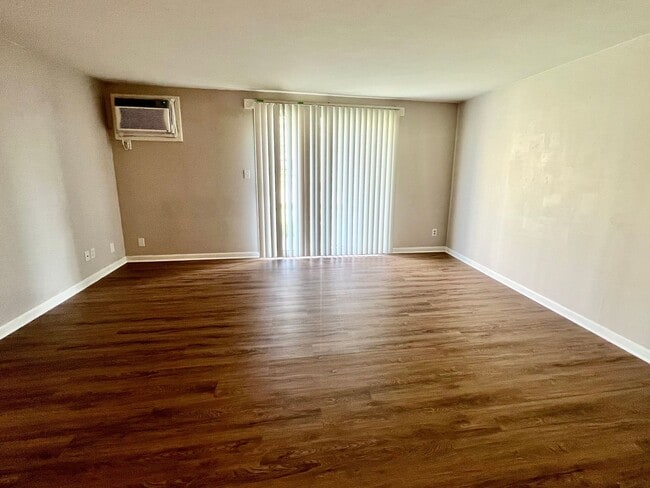 Building Photo - Spacious 1 Bdr Apt Across from KSU - Avail...