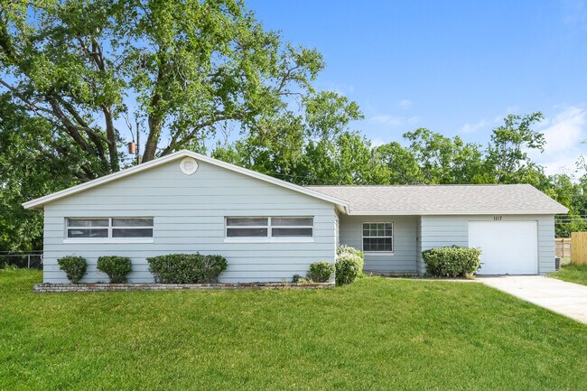 Building Photo - 1117 N Singleton Ave