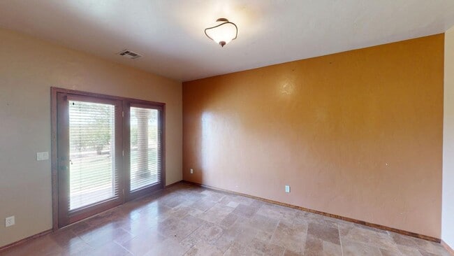 Building Photo - Furnished 5-Bedroom Home with Indoor Pool & Amenities