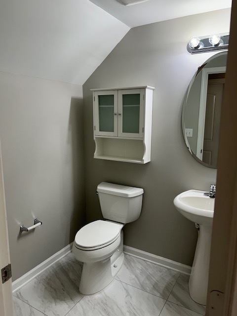 Half-bath - 494 Jetton St